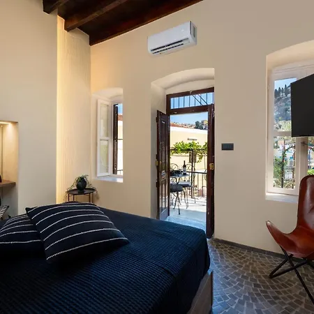 Townhall Apartment *