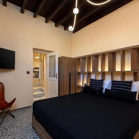 Townhall Apartment *