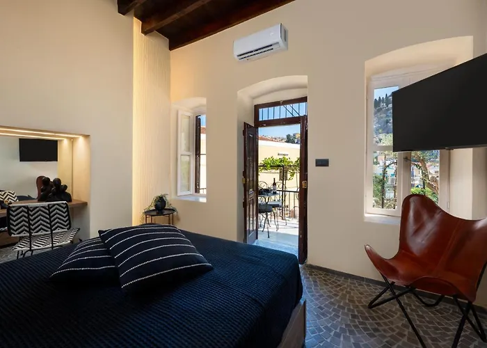 Townhall Apartment *